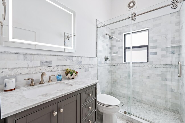 Building Photo - 905 Sandy Oaks Dr