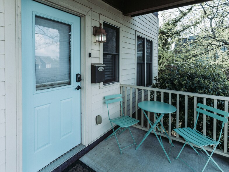 Building Photo - 902B Shelby Ave