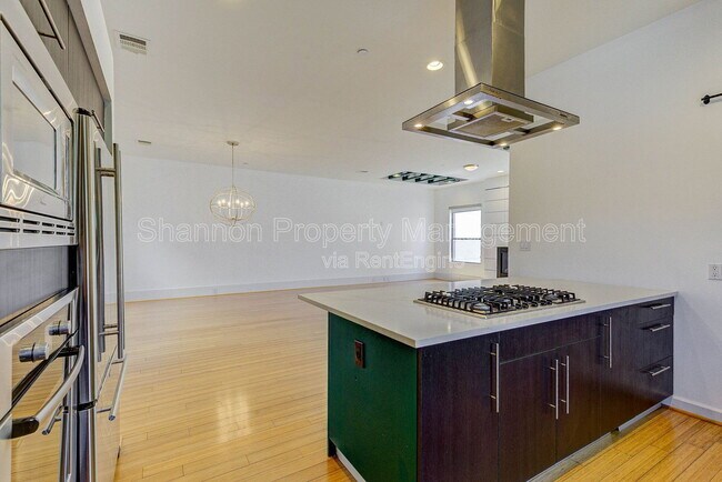 Building Photo - 113 Tuam St