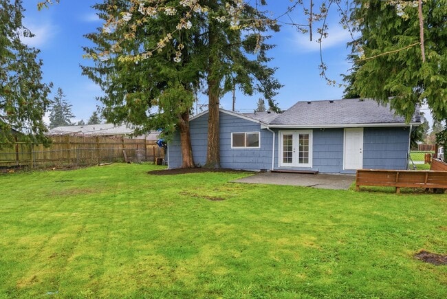 Building Photo - 3 BD | 2 BA Home with Great Backyard & Fireplace
