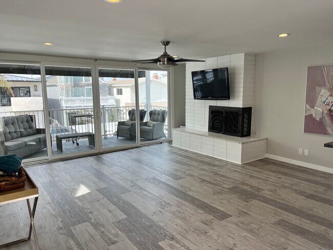 Building Photo - 208 30th St