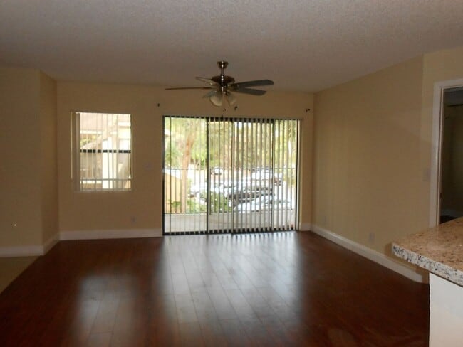 Building Photo - spacious 2 Bed / 2 Bath Condo