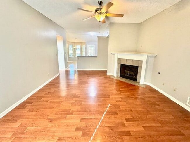 Building Photo - OPEN HOUSE! Now Leasing a 3 Bedroom With B...