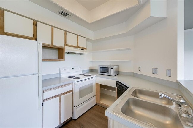 Building Photo - 6000 Shepherd Mountain Cove