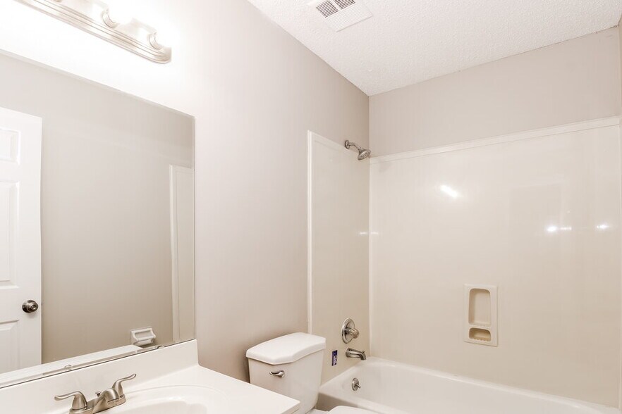 Building Photo - 3740 Schanna Dr