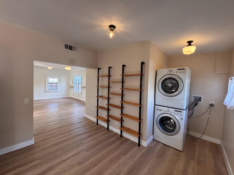 Building Photo - 215 S Avenue 58