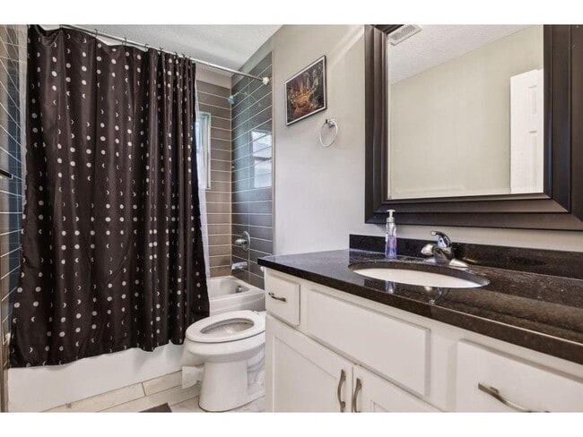 Building Photo - 3023 Dupont Ave S