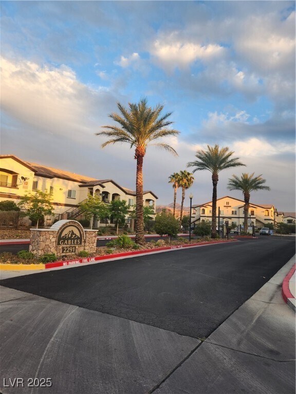 Primary Photo - 2291 W Horizon Ridge Pkwy