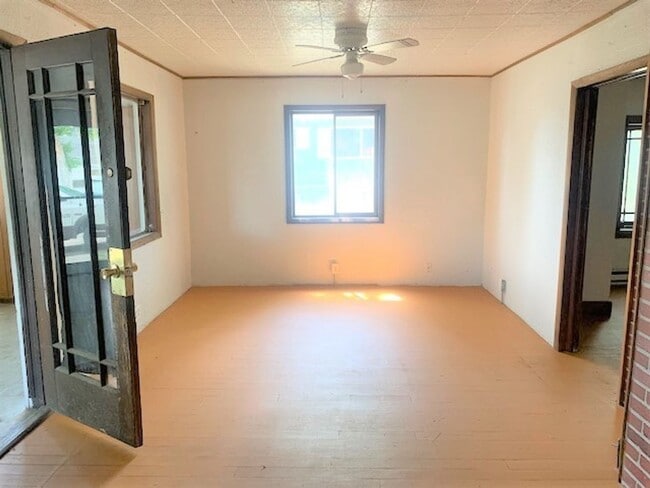 Building Photo - 2 Bedroom/1 bath house in Carlin with garage