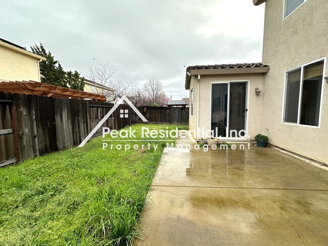 Building Photo - Spacious Marysville 5bd/3ba Home With Loft Area!