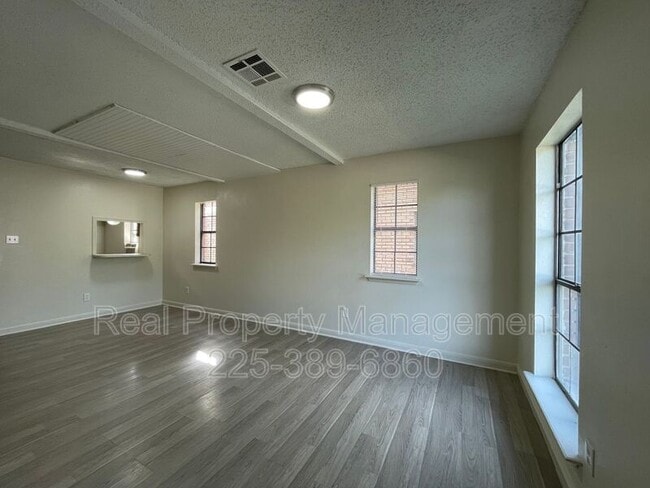 Building Photo - 750 Hospital Rd