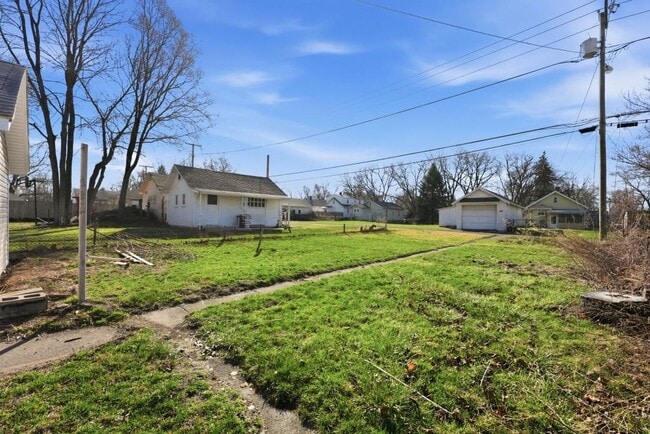 Building Photo - 2221 Eby Ave