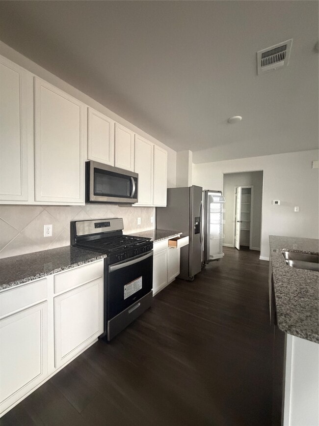 Building Photo - 16617 Olivewood Ln