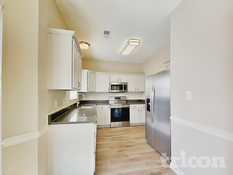 Building Photo - 14532 John Beck Dr