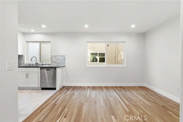 Building Photo - 552 Hahn Ave