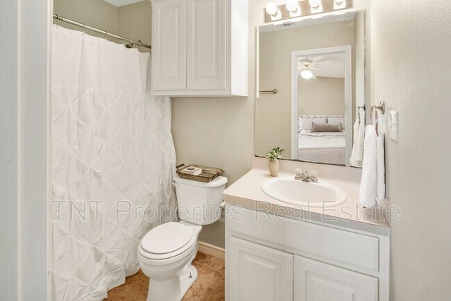 Building Photo - 9803 Risky's Ranch Dr