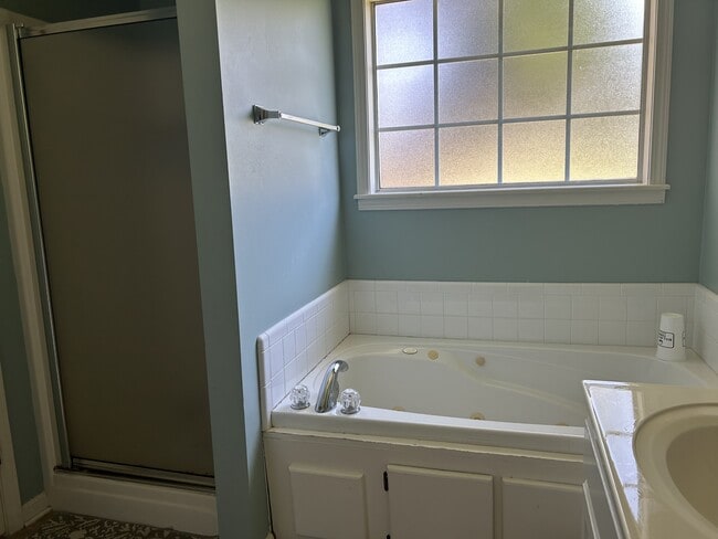 Building Photo - 105 Jamie Cove