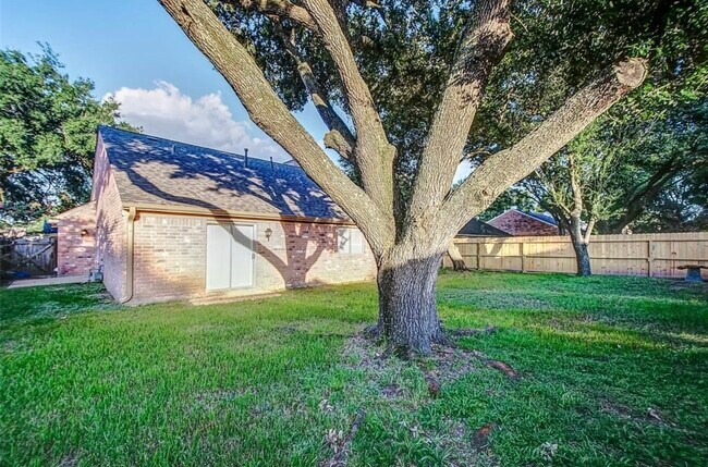 Building Photo - 1502 Park Wind Dr