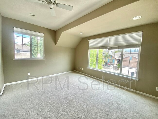 Building Photo - 637 Lavastone Dr
