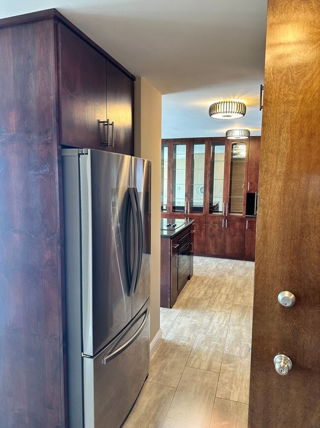 Building Photo - Spacious 2 Bedroom 2 Baths Condo with Wate...
