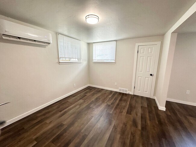 Building Photo - Rent with confidence! Across the street from College of Idaho!