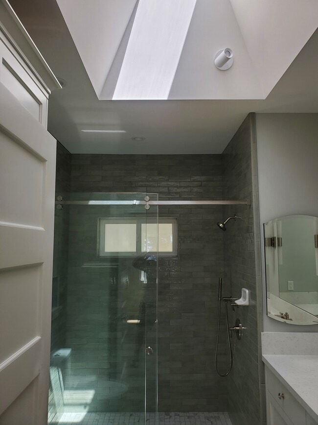 Building Photo - 54 Stratford Rd