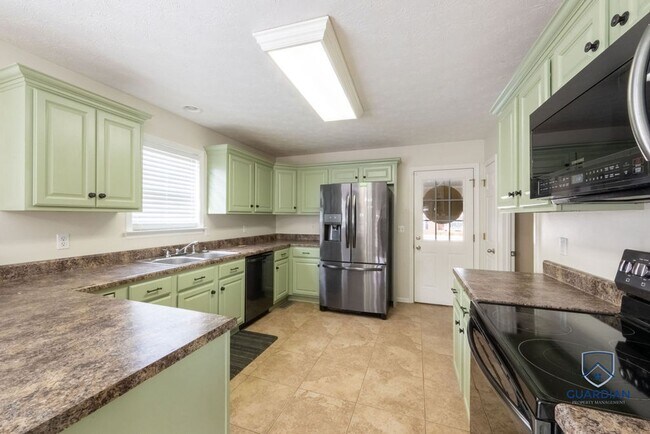 Building Photo - Lovely Southside subdivision living