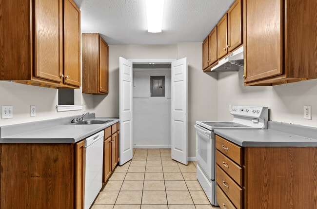 Building Photo - 217 E Craven Ave