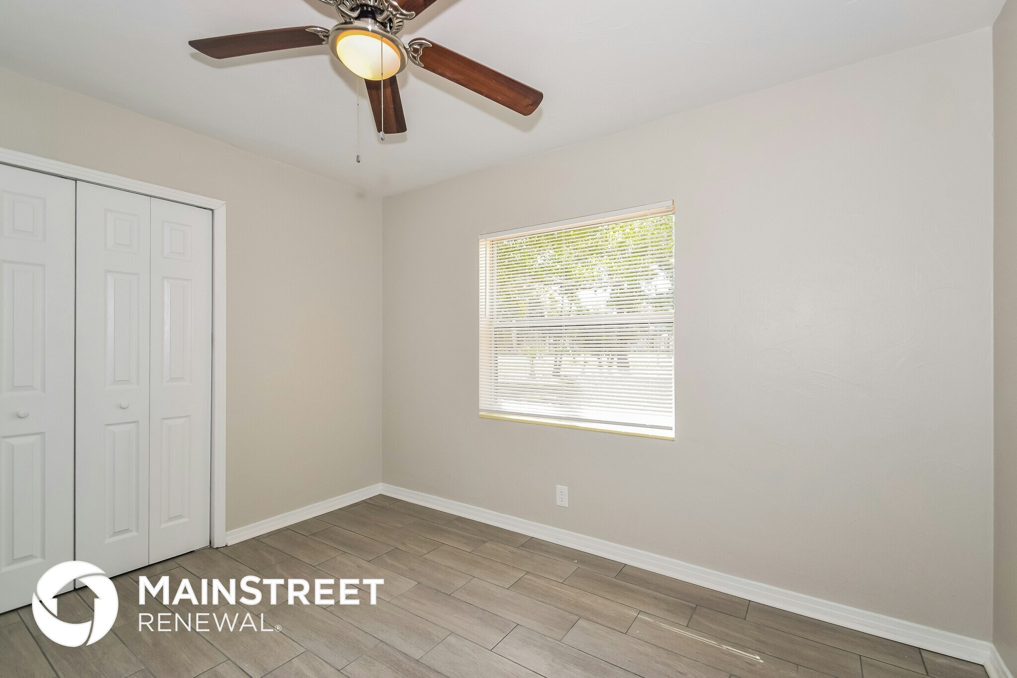 Building Photo - 4542 Tarpon Dr