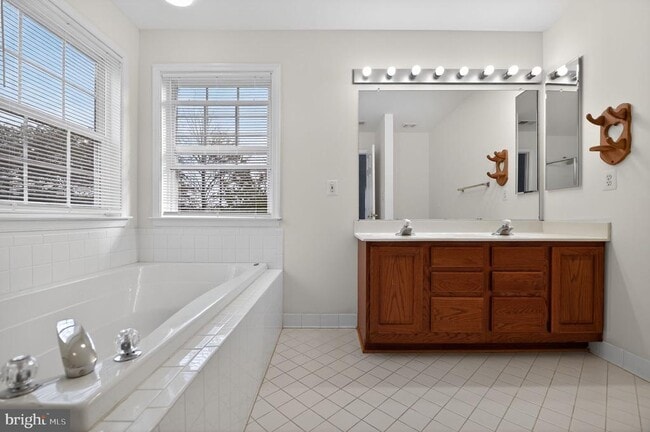 Building Photo - 13529 Persian Ct