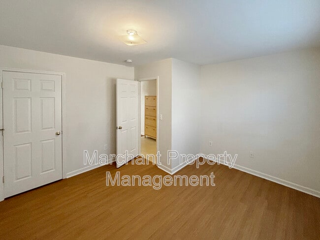 Building Photo - 335 Woodlark St