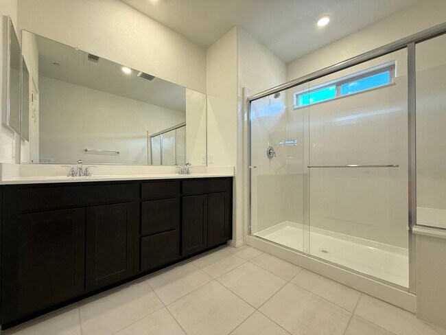 Building Photo - Modern Brand New Summerlin Home with 5 Bedrooms, Loft & Upgraded Finishes