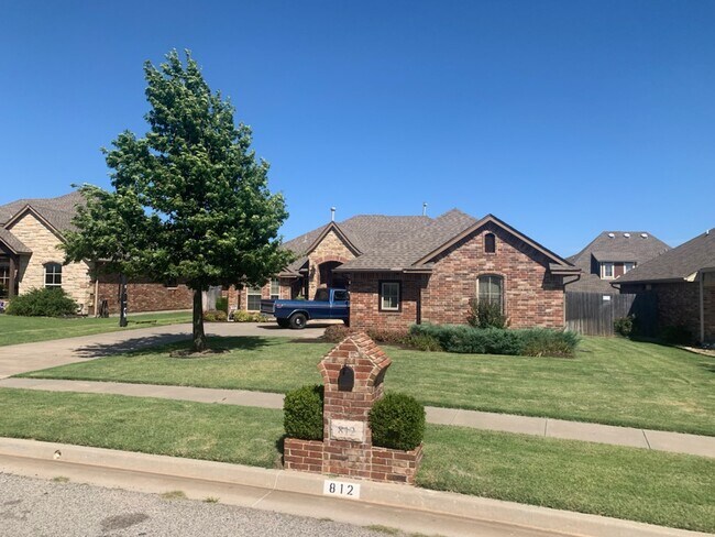 Building Photo - 812 Ryan Rd