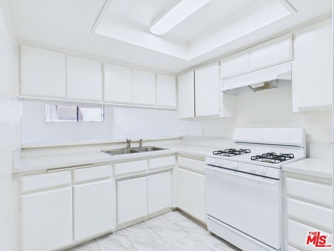 Building Photo - 236 S Ave 55