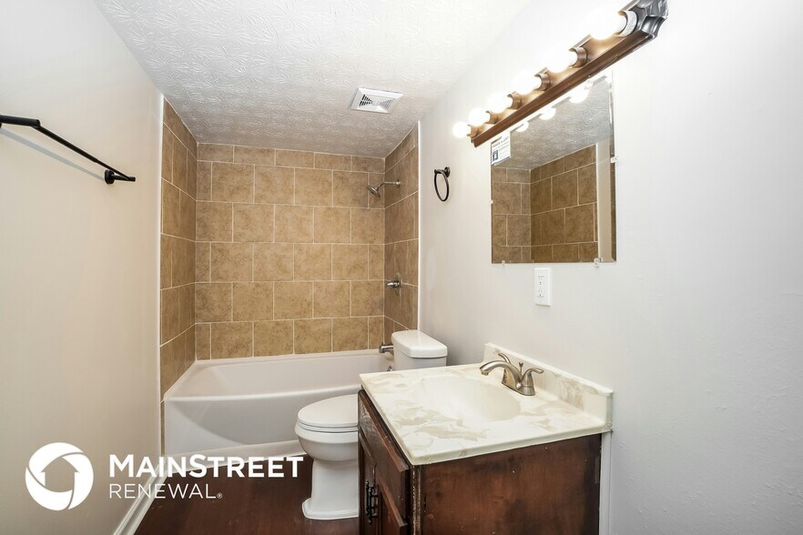 Building Photo - 3253 St Bernard Cir
