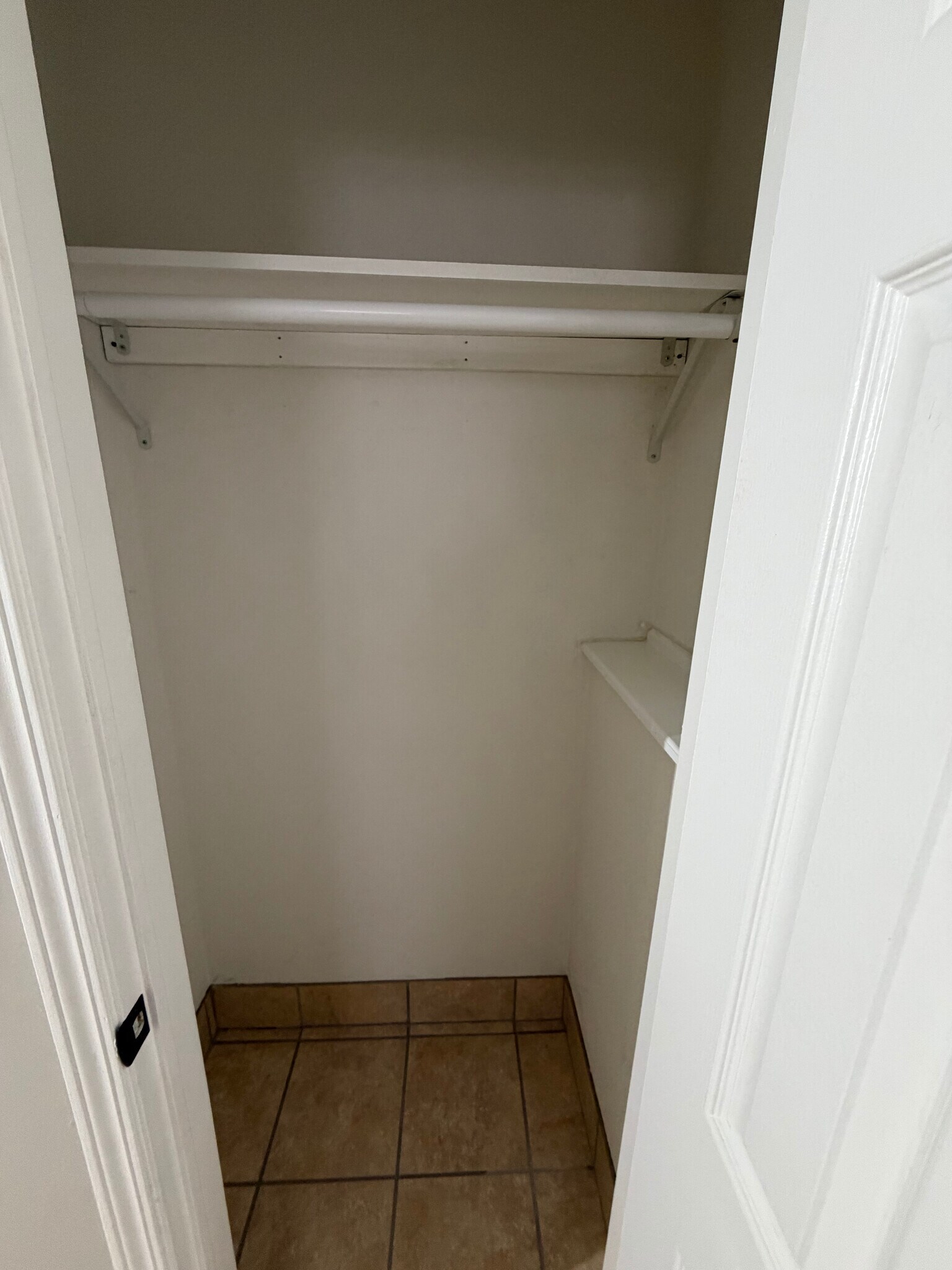 Building Photo - 285 1/4 Walnut St