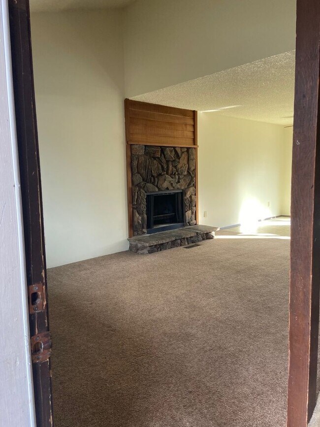 Building Photo - S Street Duplex