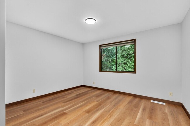 Building Photo - 10612 NE 154th Pl