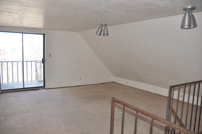 Building Photo - 711 Arno St SE