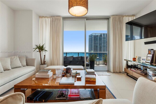 Building Photo - 200 Biscayne Blvd Way