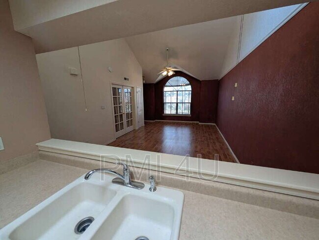 Building Photo - 1516 Rosemont Ave NW