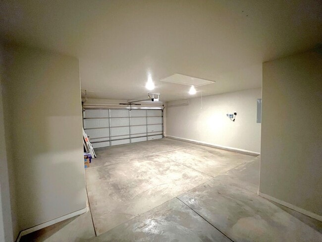 Building Photo - 9807 Viola Ave