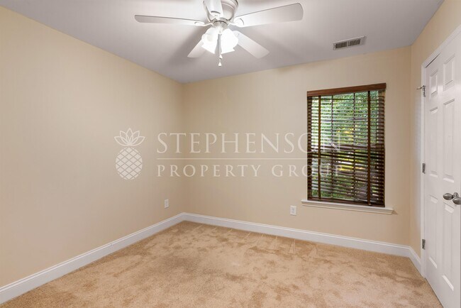 Building Photo - 405 Abbeydale Way