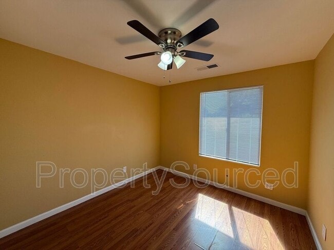 Building Photo - 524 E Krell Ln