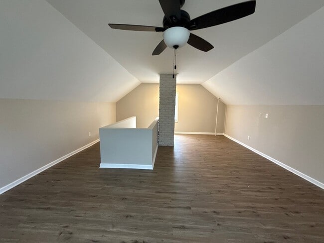Building Photo - Renovated 3-Bedroom Home – We Welcome Sect...