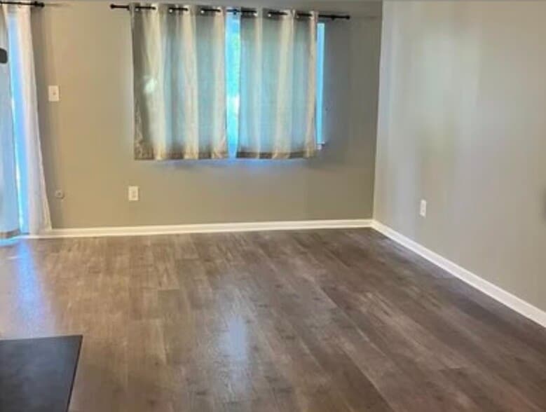 Building Photo - 306A Kelly Cv