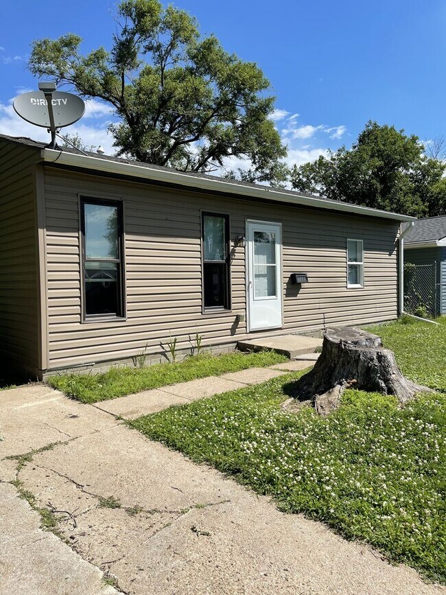 Building Photo - 4026 Spring Cir