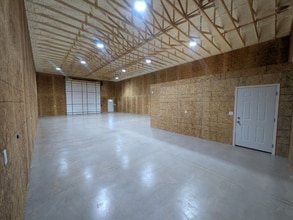 Building Photo - 853 Airport Loop Rd