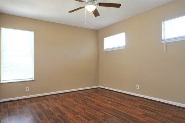 Building Photo - 114 Acacia Arch St