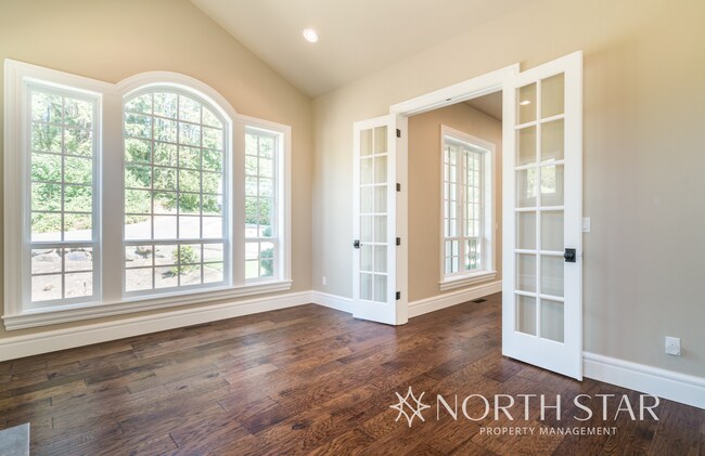 Building Photo - Executive Custom Home with River View on Acreage in West Linn